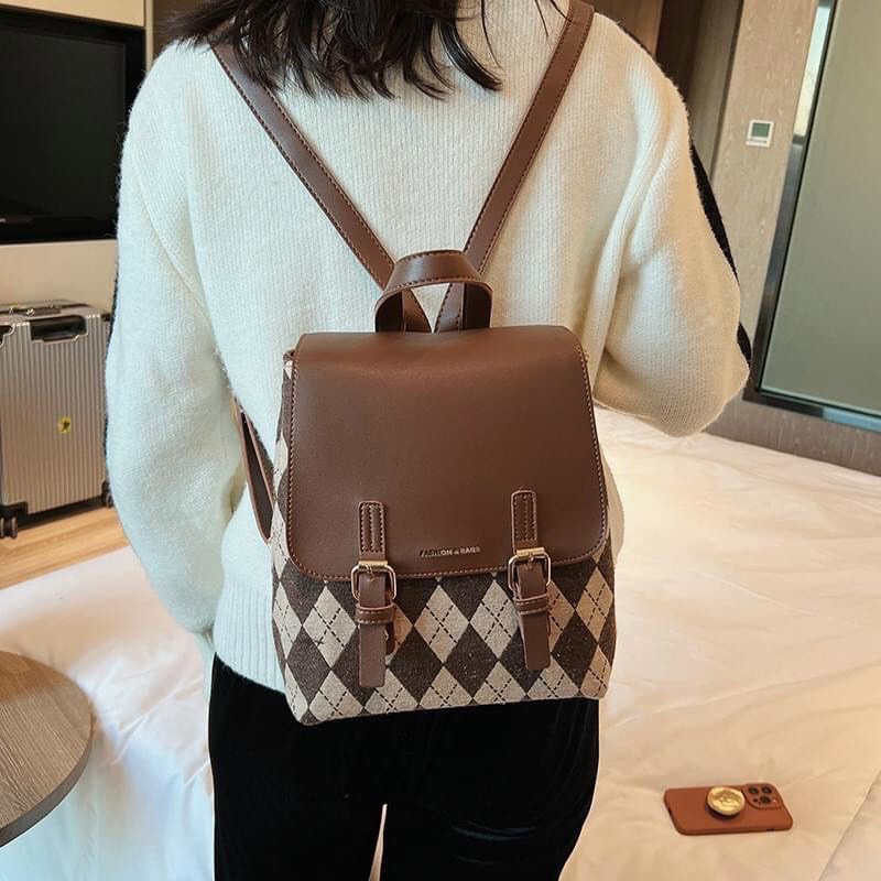 Balo nữ hoạt tiết kẻ caro vintage cài nắp tiện lợi size 25cm