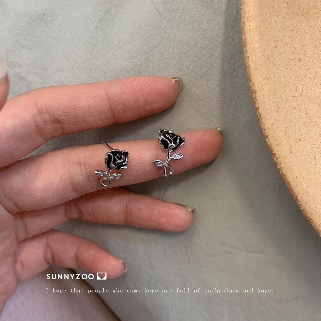 Bông Tai Hoa Hồng Đen Thiết Kế Đơn Giản Thời Trang 2022