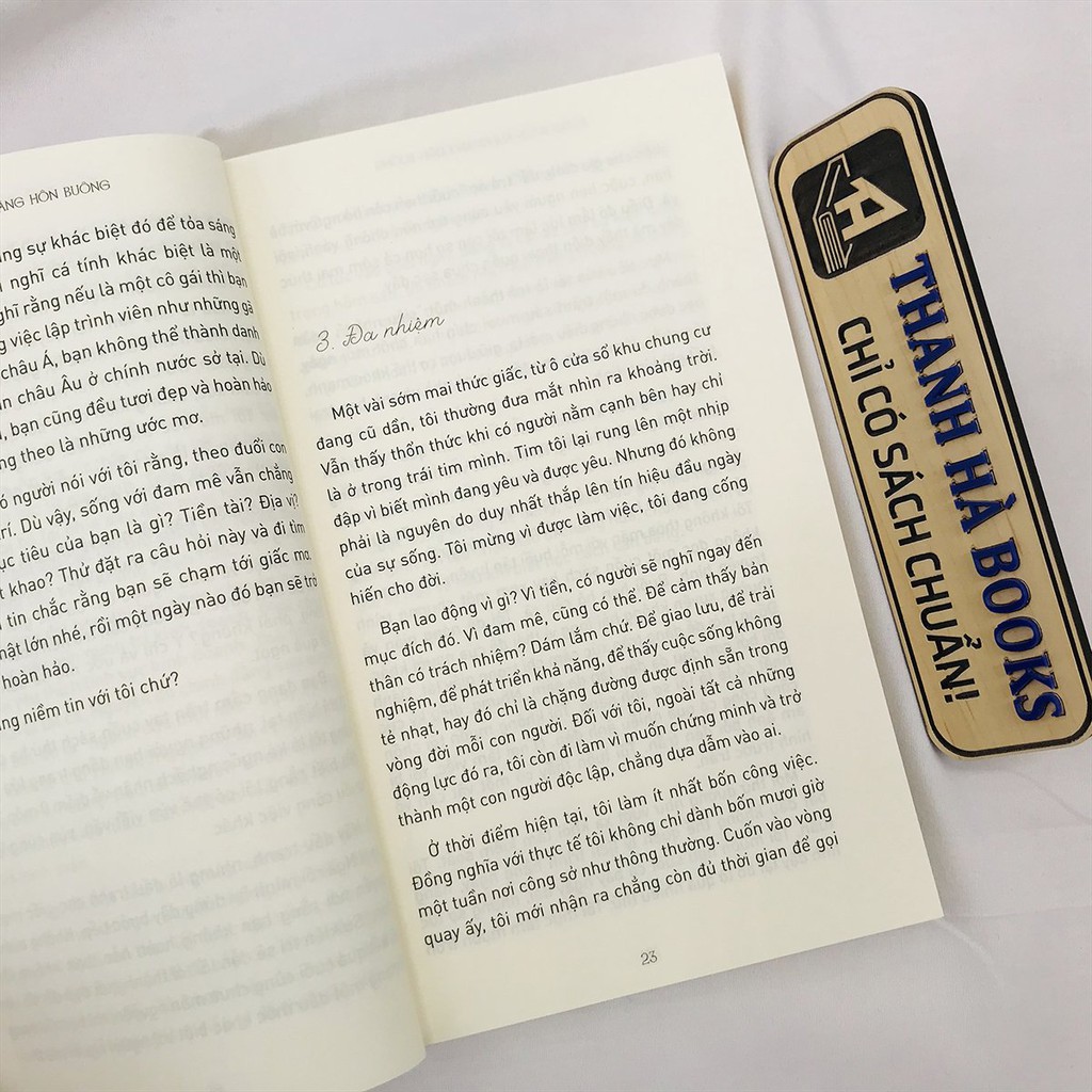 Sách - Đừng Buồn Khi Hoàng Hôn Buông (Kèm Bookmark)