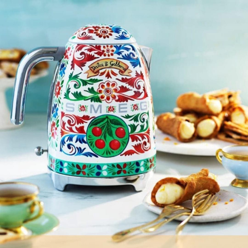 Ấm siêu tốc SMEG KLF03DGEU Dolce &amp; Gabbana