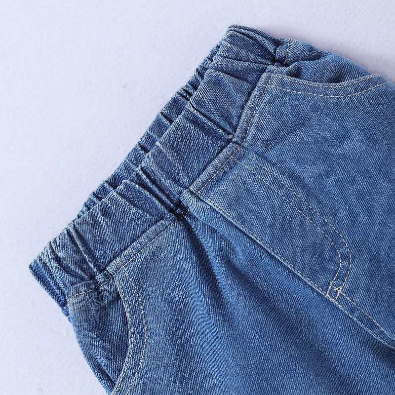 Set đồ 2 món Mikrdoo gồm áo hoodie tay dài in chữ + quần denim thời trang mùa thu cho bé