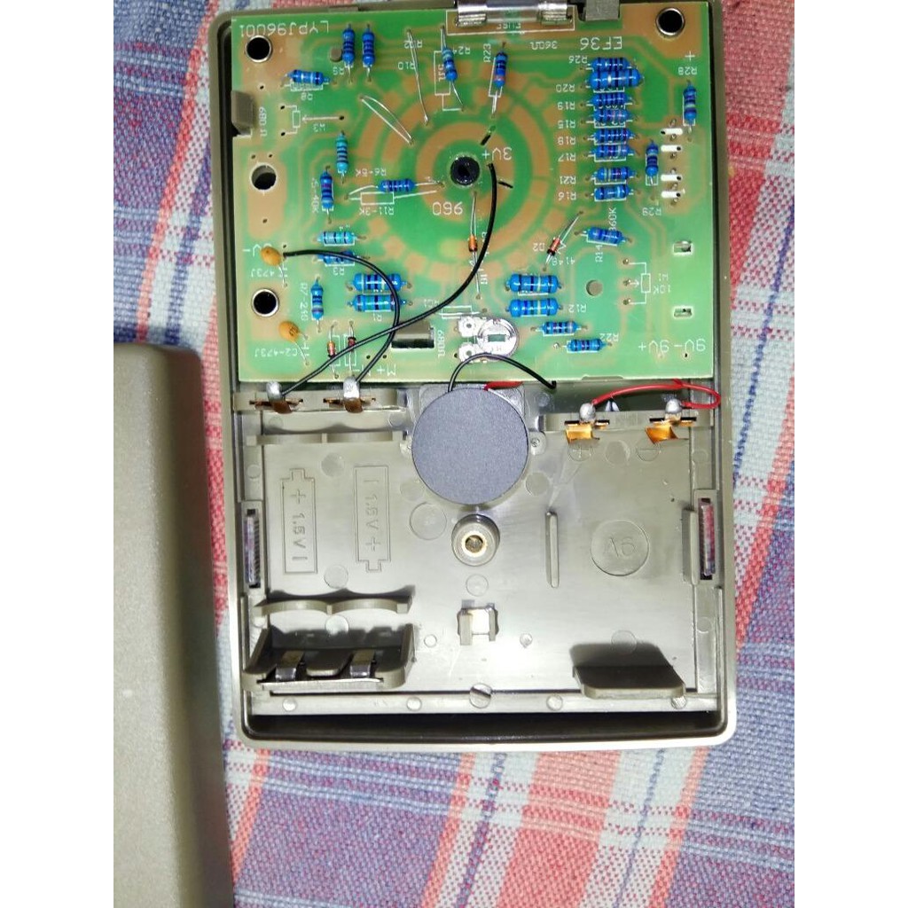 Đồng hồ đo vạn năng MULTITESTER DE 960TR cao cấp ( Tặng 2 pin AA + 1 pin 9V )