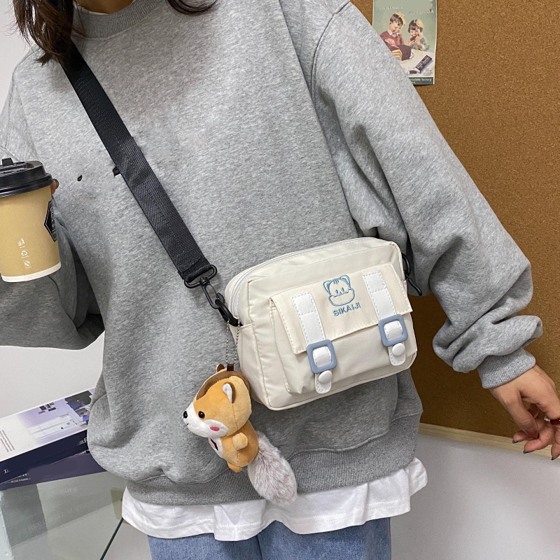 Túi Đeo Chéo Vai Bằng Nylon Họa Tiết Thêu Hình Gấu Có Thể Tái Sử Dụng Cho Nữ