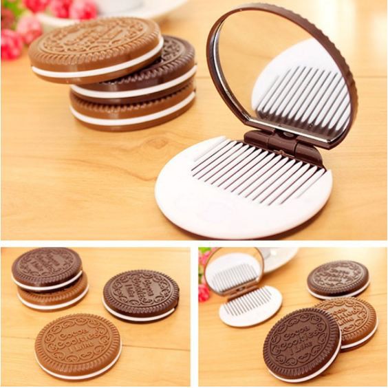 Gương Mini Bánh Quy - Gương Trang Điểm Cầm Tay Kèm Lược Hình Bánh Cookies Molangshop