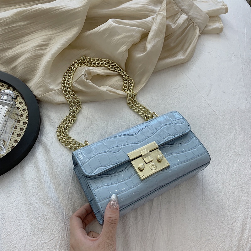 Túi đeo vai hình vuông thiết kế dây xích hoa văn da cá sấu