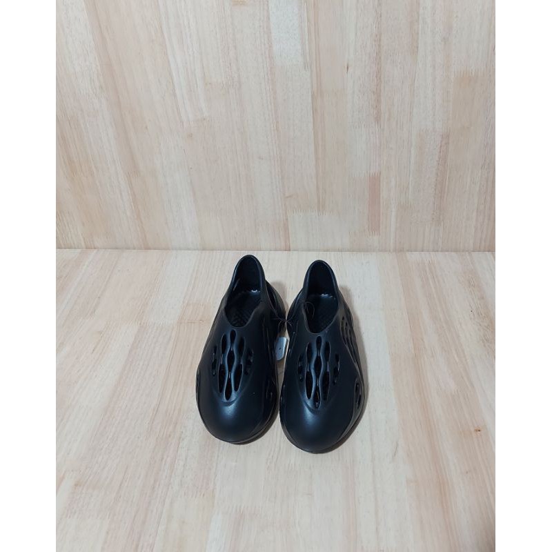 Giày bata nhựa lỗ siêu nhẹ nam hàng đẹp | BigBuy360 - bigbuy360.vn