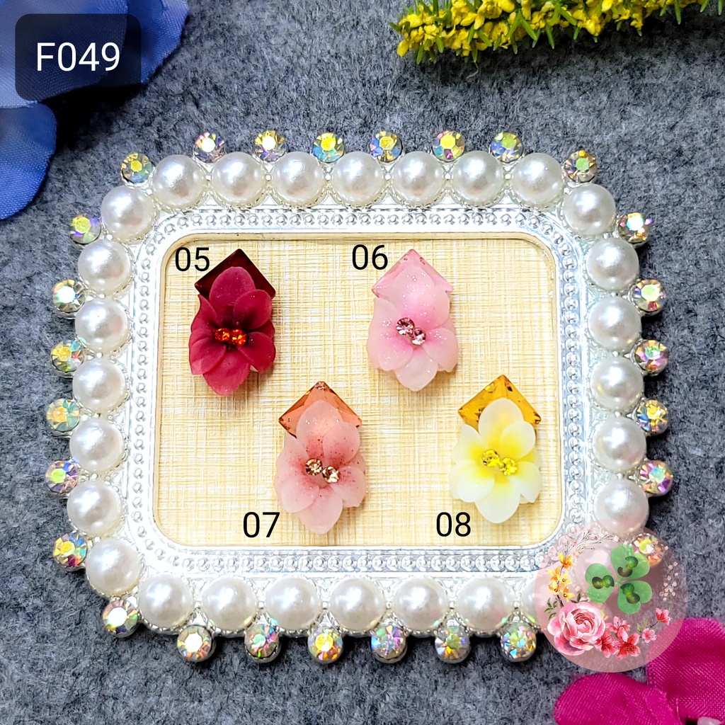 Mẫu: F049 . Hoa bột "Cúc đá vuông" đính móng siêu xinh.