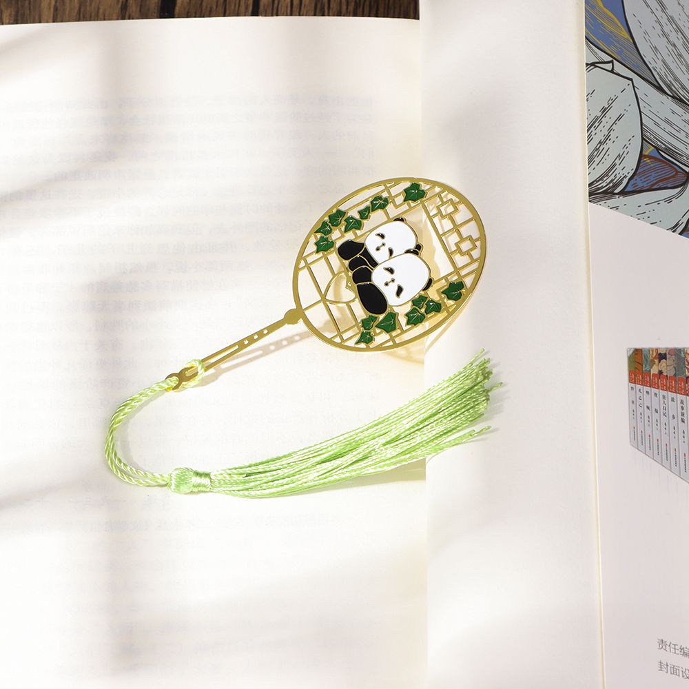 Thẻ Đánh Dấu Trang Sách Bằng Kim Loại Thiết Kế Đục Lỗ Phối Tua Rua Phong Cách Retro