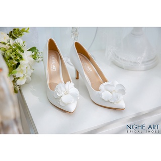 Giày cưới Nghé Art đính hoa lụa trắng 373