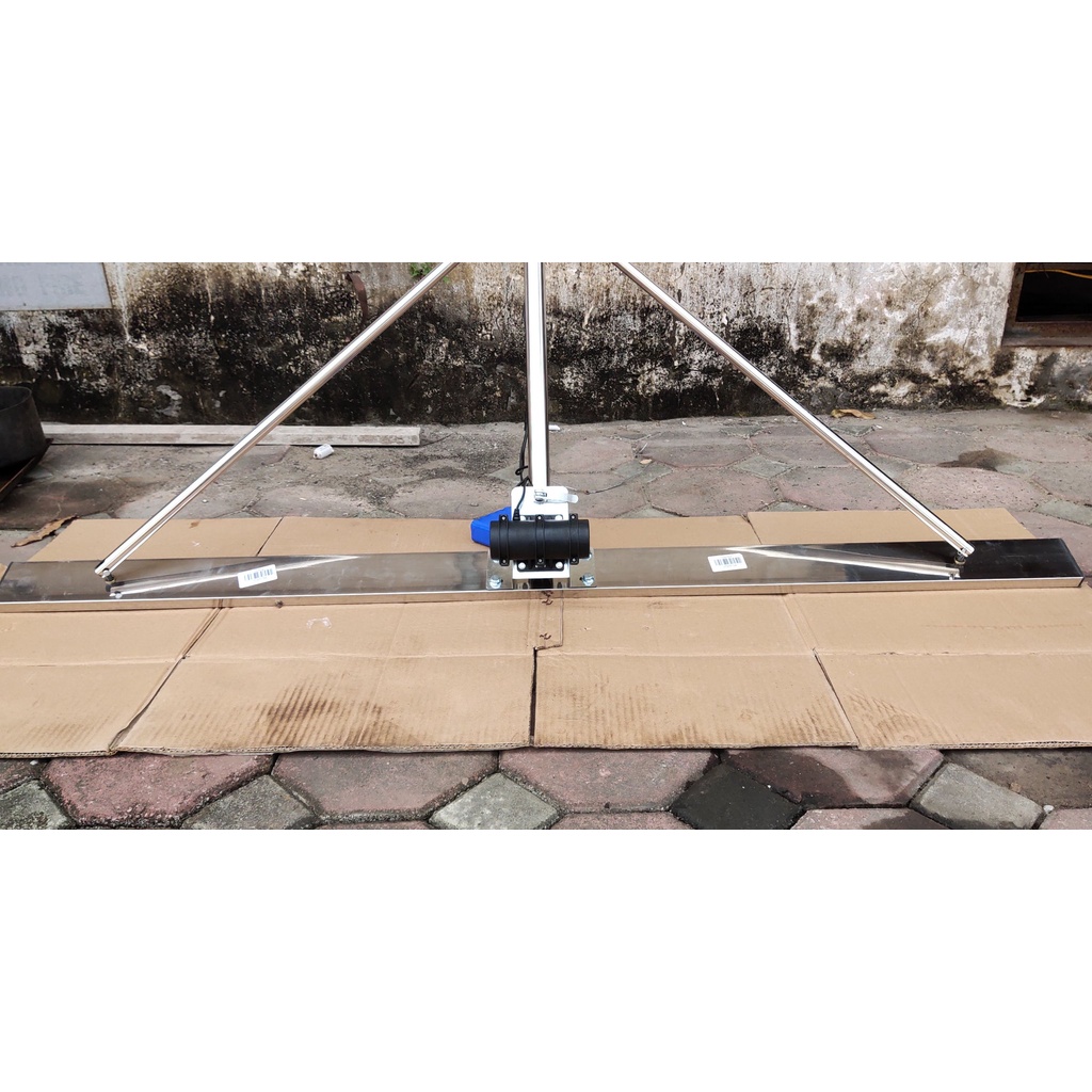 Thước gạt bê tông cầm tay sạc pin