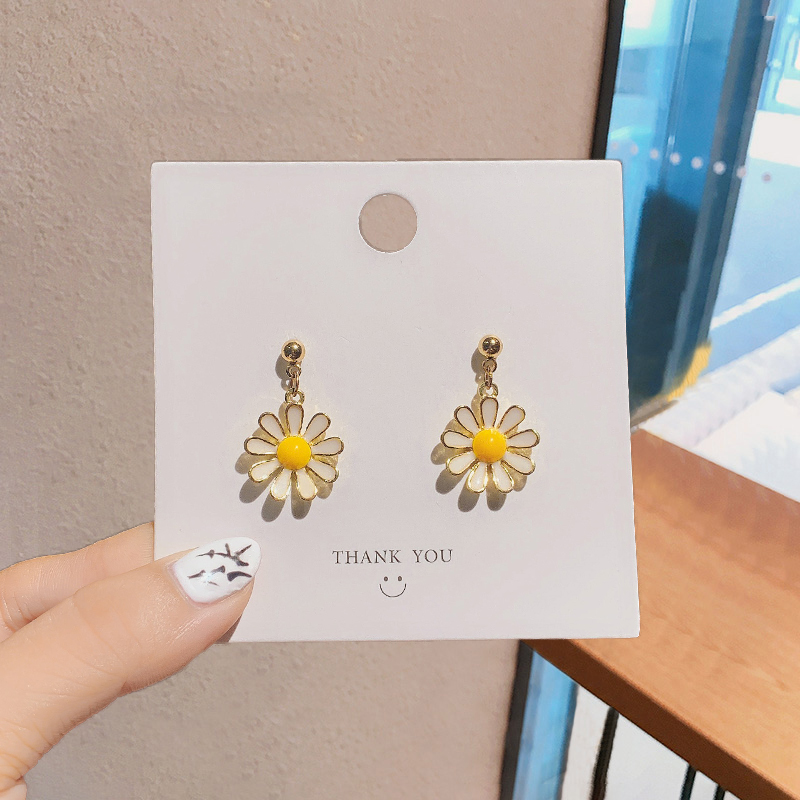 Đôi Bông Tai Hình Hoa Cúc Xinh Xắn Thời Trang Cho Nữ