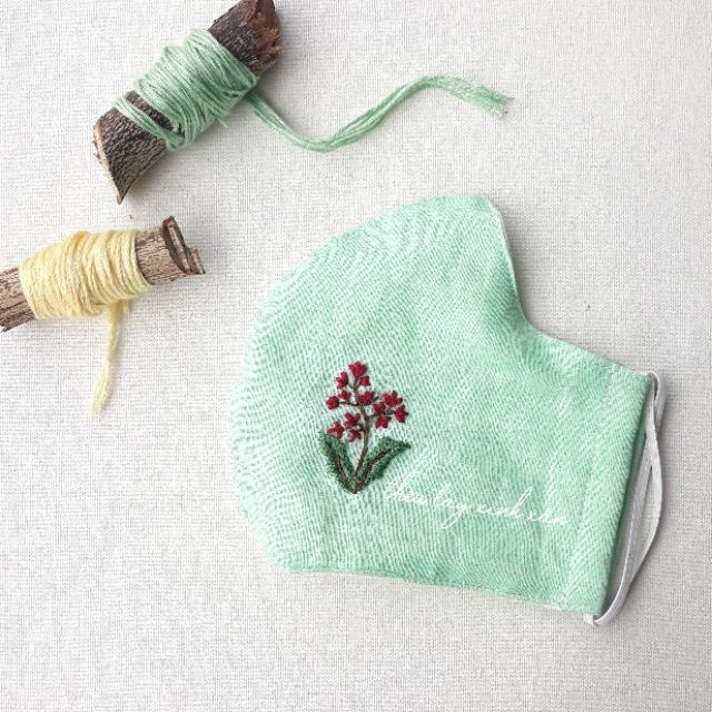 Khẩu trang linen thêu hoa dại 🌼 | BigBuy360 - bigbuy360.vn