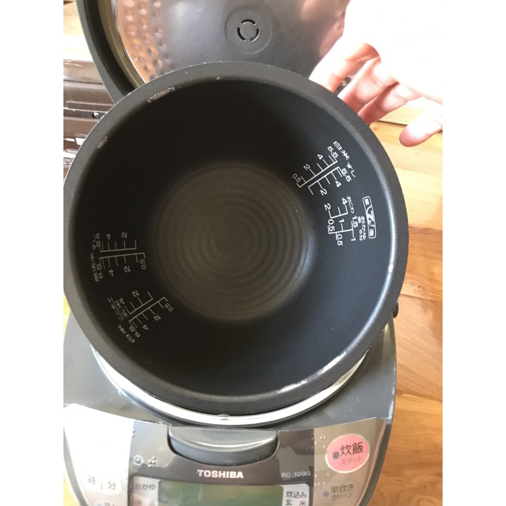 NỒI CƠM ĐIỆN CAO TẦN TOSHIBA RC - 10GG , BẢO HÀNH 1 ĐỔI 1, BAO ZIN TỪNG CON ỐC