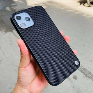 Ốp Lưng Nillkin vải cho iPhone 12/ 12 Pro/ 12 Pro Max họa tiết vân làm từ carbon siêu mỏng màu đen Chính hãng
