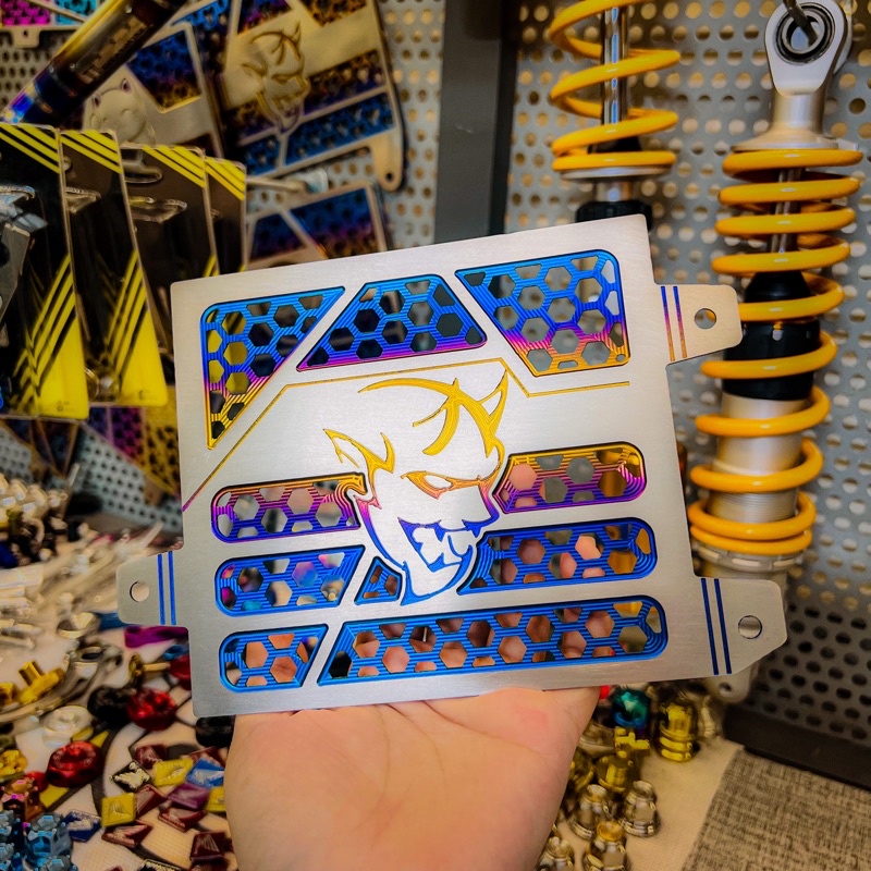 Che Két Nước TITANIUM MẶT QUỶ