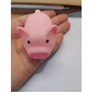 Heo con trang trí hài hước để bàn nhìn cho vui vẻ giải tỏa căng thẳng có hình thật bóp kêu chít chít