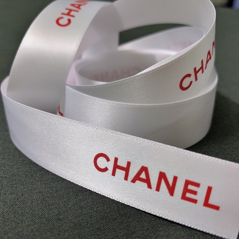 Ruy Băng Dây Trắng Chữ Đỏ CHANEL Ribbon