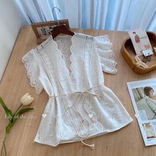 Áo sơ mi ren lỗ cánh tiên