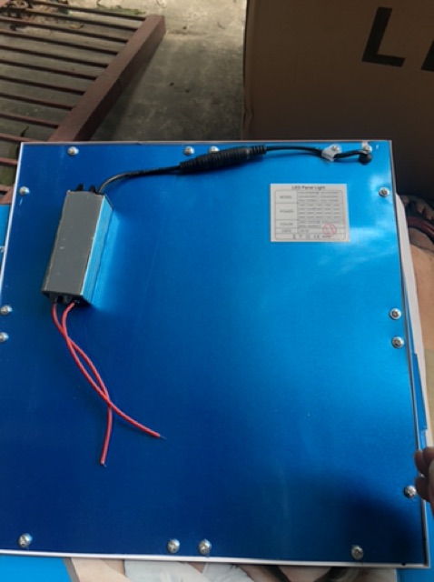 Đèn Panel 300x300mm công suất 18W 90 chip LED sơn tĩnh điên