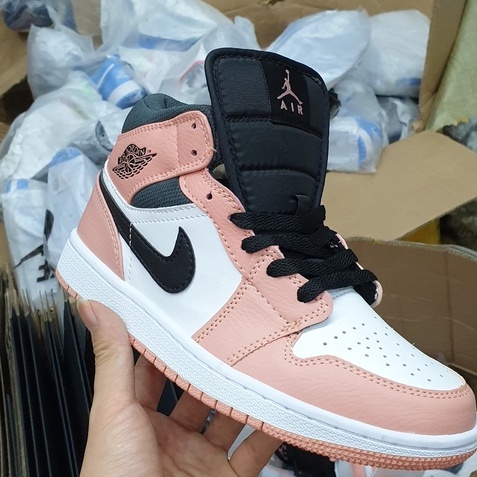 Giày Air Jordan 1 Mid Hồng Pink Quartz, giày thể thao jordan hồng đen cao cổ nữ hàng cao cấp size 36-39 | BigBuy360 - bigbuy360.vn