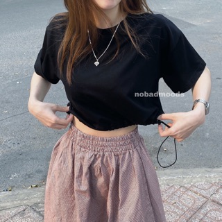 Chân váy kẻ + croptop giây rút