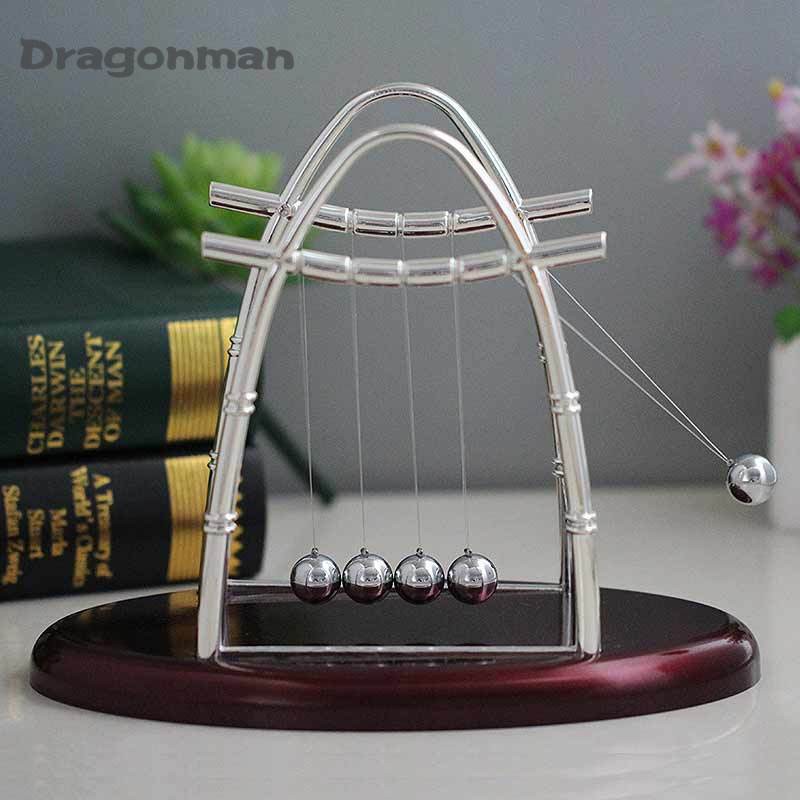 Đồ chơi con lắc cân bằng bằng kim loại để bàn trang trí