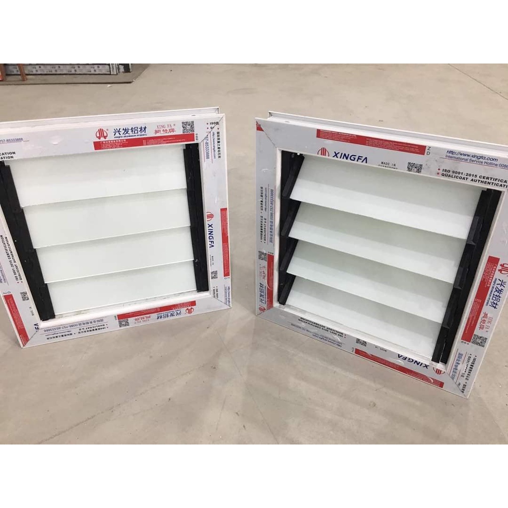 Cửa lá sách kính chuyển động gạt lên xuống kín mưa 100%