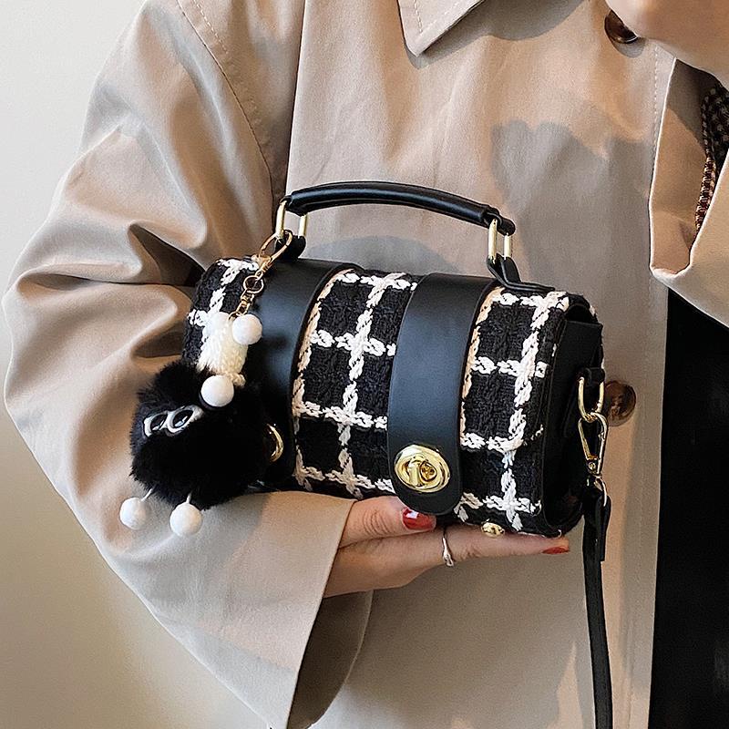 IELGY Túi Đeo Chéo Nhỏ Hình Vuông Bằng Len niche Thiết Kế Mới Phổ Biến Cho Nữ