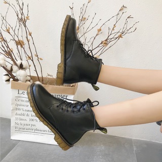 Boot dáng Dr Marten cổ vừa