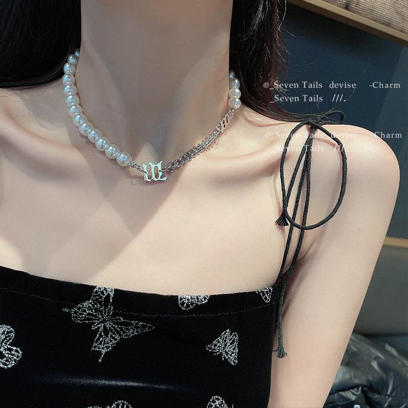 Vòng Cổ Kim Loại Gắn Chữ Phối Ngọc Trai Cá Tính Thời Trang Cho Nữ