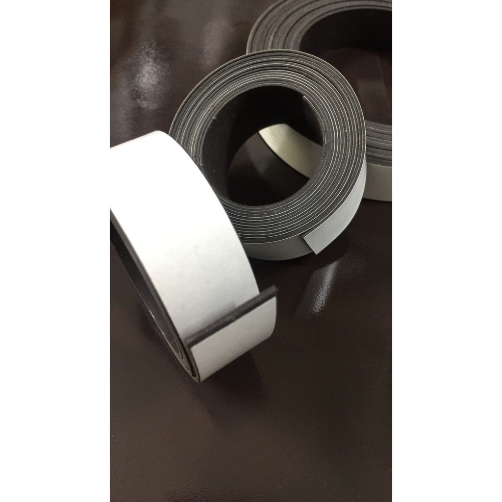 Nam châm dẻo cuộn có băng keo. kích thước 20mm, 25mm, 30mm, 50mm chiều dài 1met