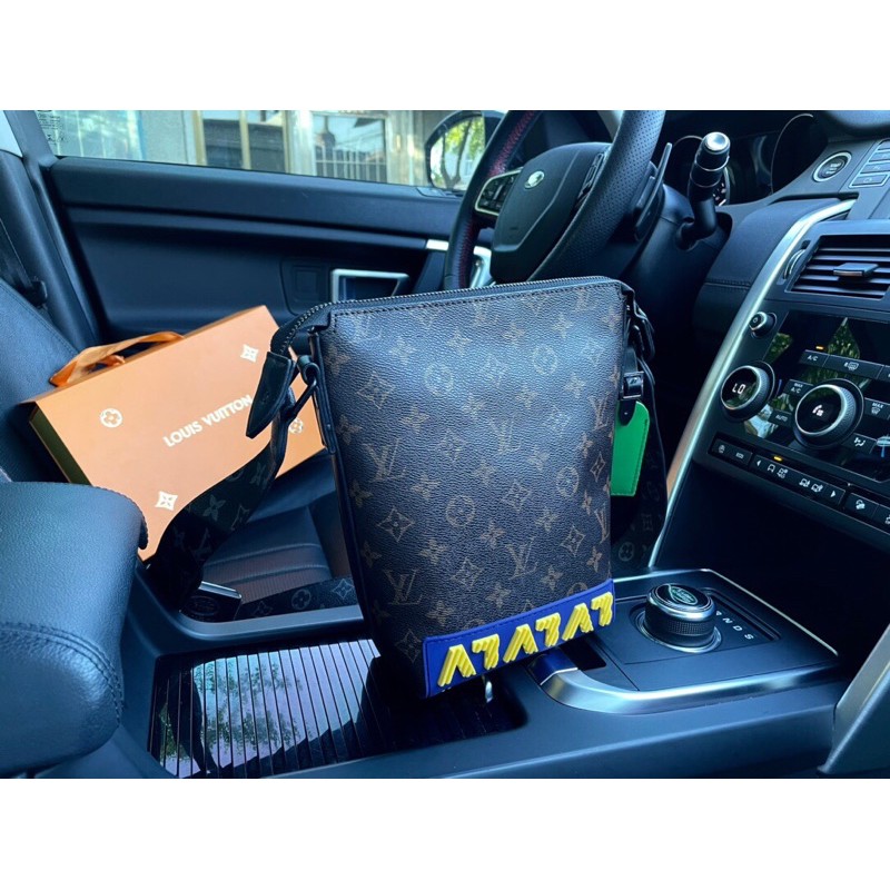 Túi đeo chéo L.V cao cấp 2021