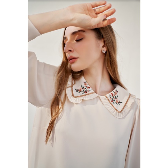 Áo sơ mi be cổ sen bèo thêu trang trí 1AO2123 ADORE DRESS | BigBuy360 - bigbuy360.vn