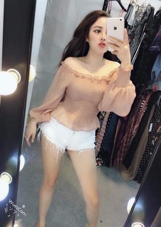 Áo lụa tay bồng trễ vai