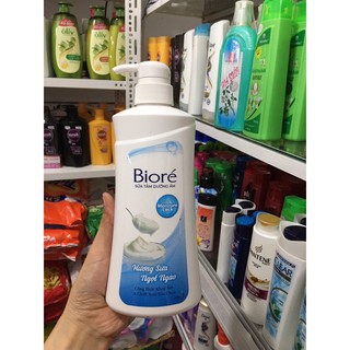 Sữa tắm dưỡng ẩm mịn da Bioré hương sữa tinh khiết 530g