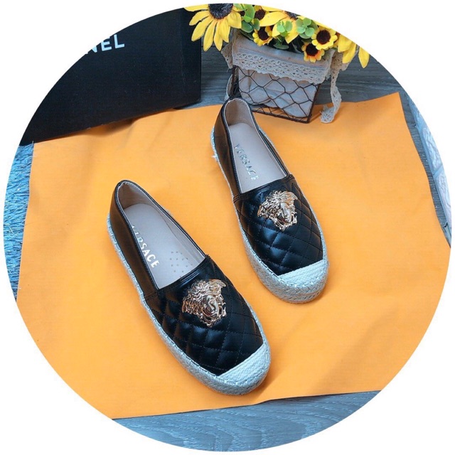 Giày slipon trần chỉ versace
