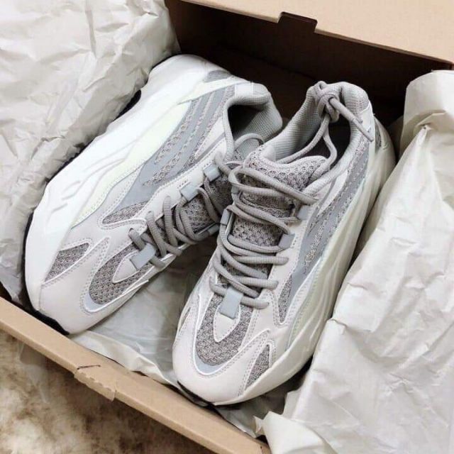 Yz 700 v2 nam