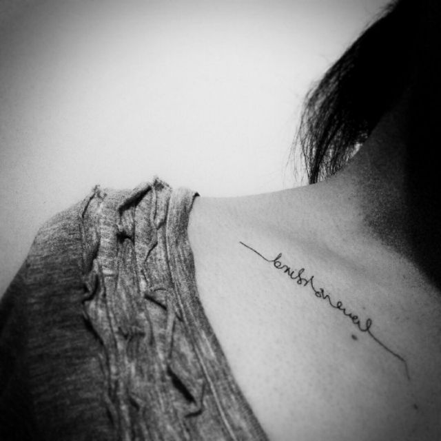 Hình xăm chữ love is blind l10 a23. Xăm dán tatoo mini tạm thời, size &lt;10x6cm