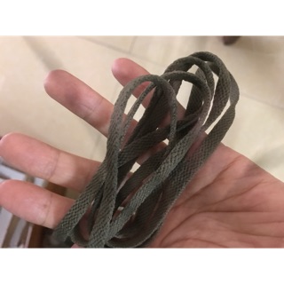 Dây giày màu xanh rêu