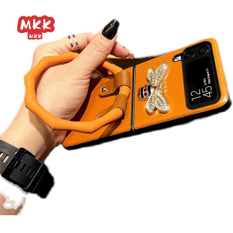 Ốp Điện Thoại Họa Tiết Chú Ong Phong Cách Hàn Quốc Kèm Giá Đỡ Cho Samsung zflip3 F7110 F7070