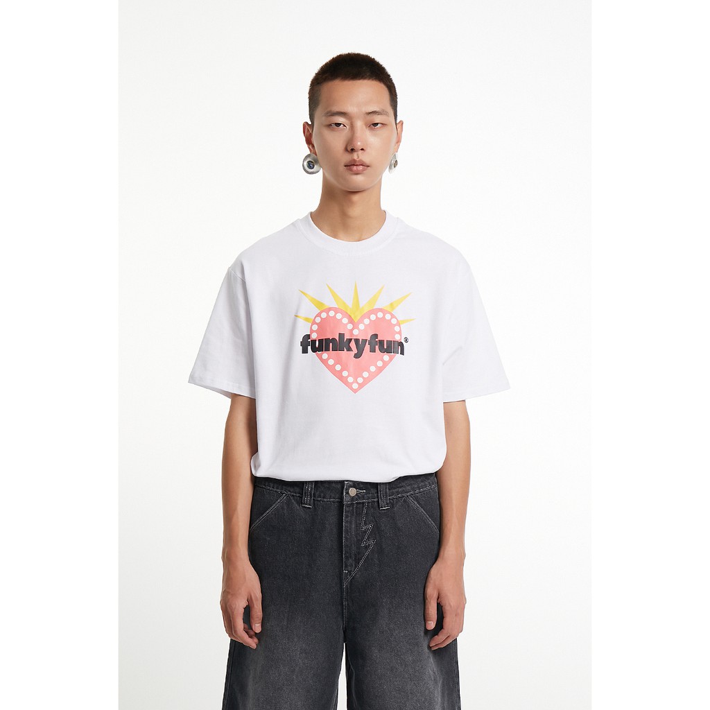 Áo thun trái tim logo FunkyFun form rộng tay lỡ 100% cotton | BigBuy360 - bigbuy360.vn