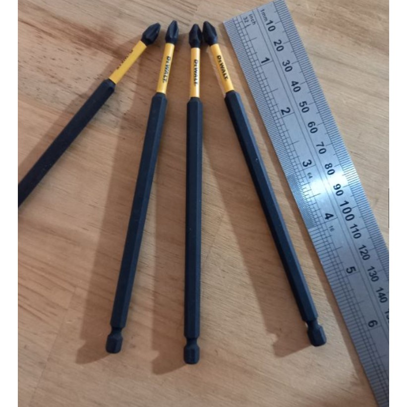 Mũi vít DeWalt PH2 chất liệu thép đen cao cấp