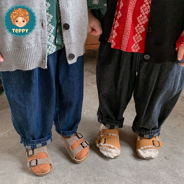 Quần jeans cho bé phối túi sọc