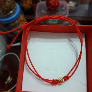 Chỉ đỏ may mắn bi vàng