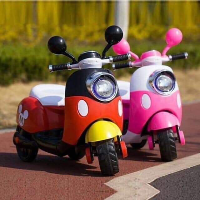 XE MÁY ĐIỆN TRẺ EM VESPA M .