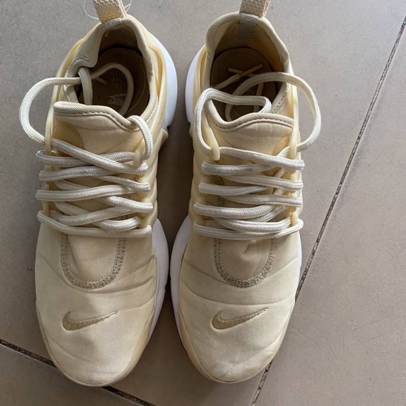 Giày chính hãng đã qua sử dụng