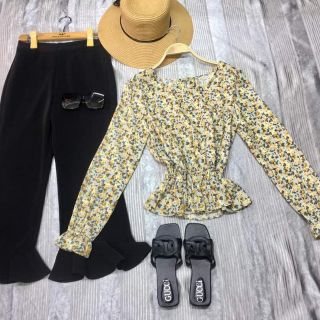 Combo áo + quần của chi Tâm 400k nha mọi người, combo gồm 9c áo 35k + 2 quần vay  59k của khách xem live và đặt hàng nha
