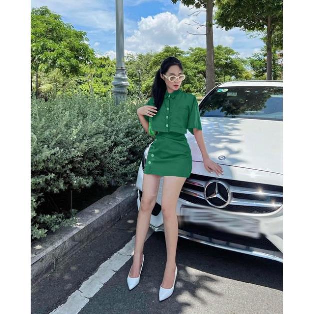 Set áo croptop cổ bẻ gài nút giữa kèm chân váy nút lệch cùng màu
