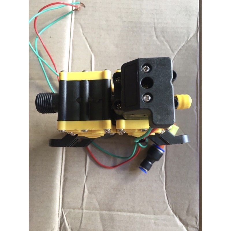 Bơm nước 12v. Bơm sinleader đôi tặng kèm đầu chuyển 12-&gt;8 phun sương làm mát tưới lan, chế rửa xe rửa máy lạnh cực mạnh.