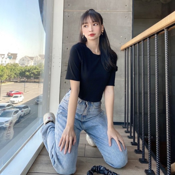 [Mã FAMARAL1 giảm 10K đơn 50K] Áo crop top cổ tròn ngắn tay ôm dáng vải thun gân co giãn